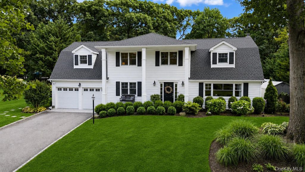 8 Rochelle Lane, Northport, NY 11768