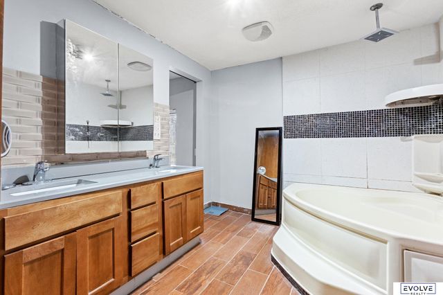 650 Jaynes Street, Omaha, NE 68110