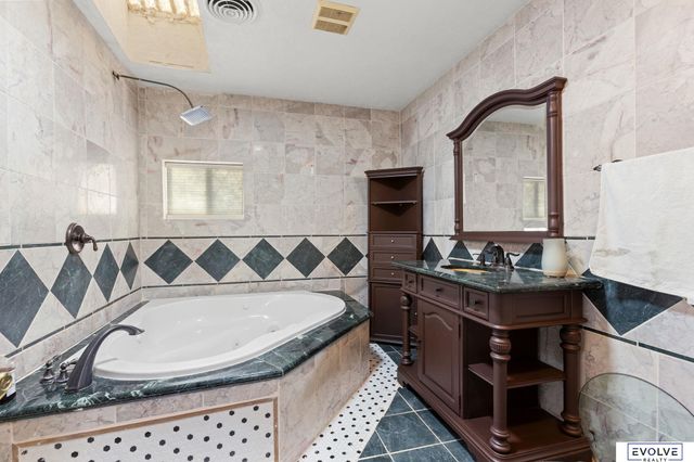 650 Jaynes Street, Omaha, NE 68110