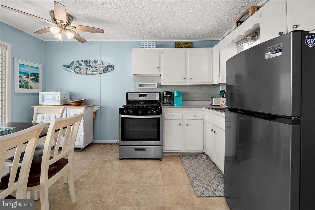 Image 17 of property listing at 12401 WIGHT ST #8, Ocean City, MD 21842