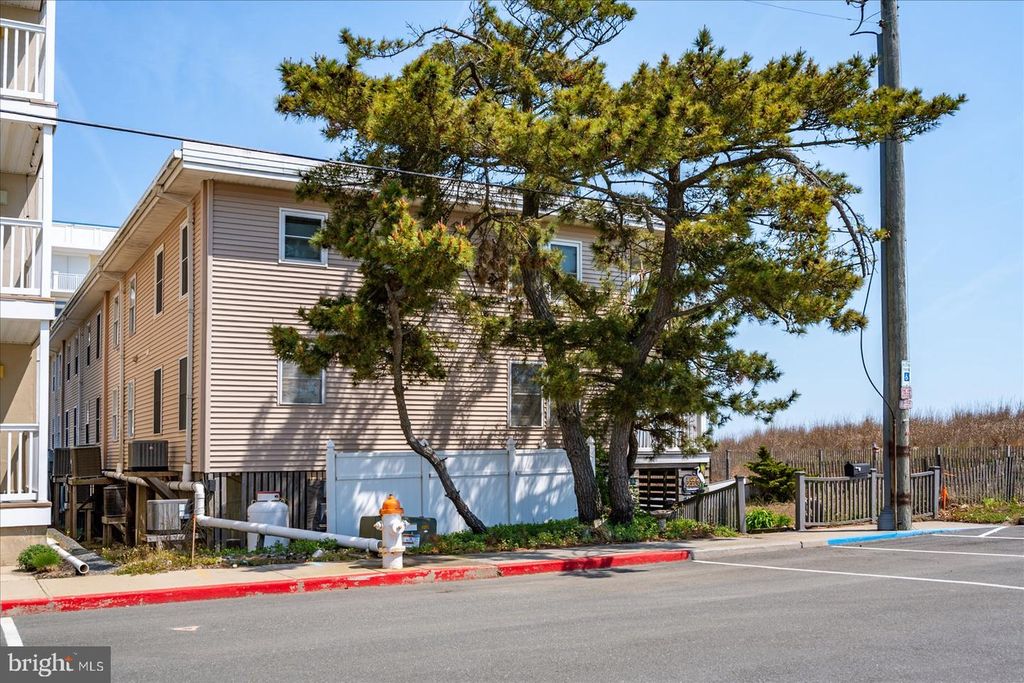 Image 8 of property listing at 12401 WIGHT ST #8, Ocean City, MD 21842