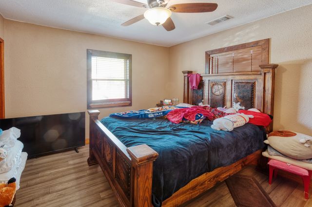 411 S Prairie Street, Pilot Point, TX 76258