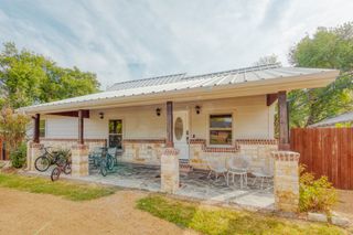 411 S Prairie Street, Pilot Point, TX 76258