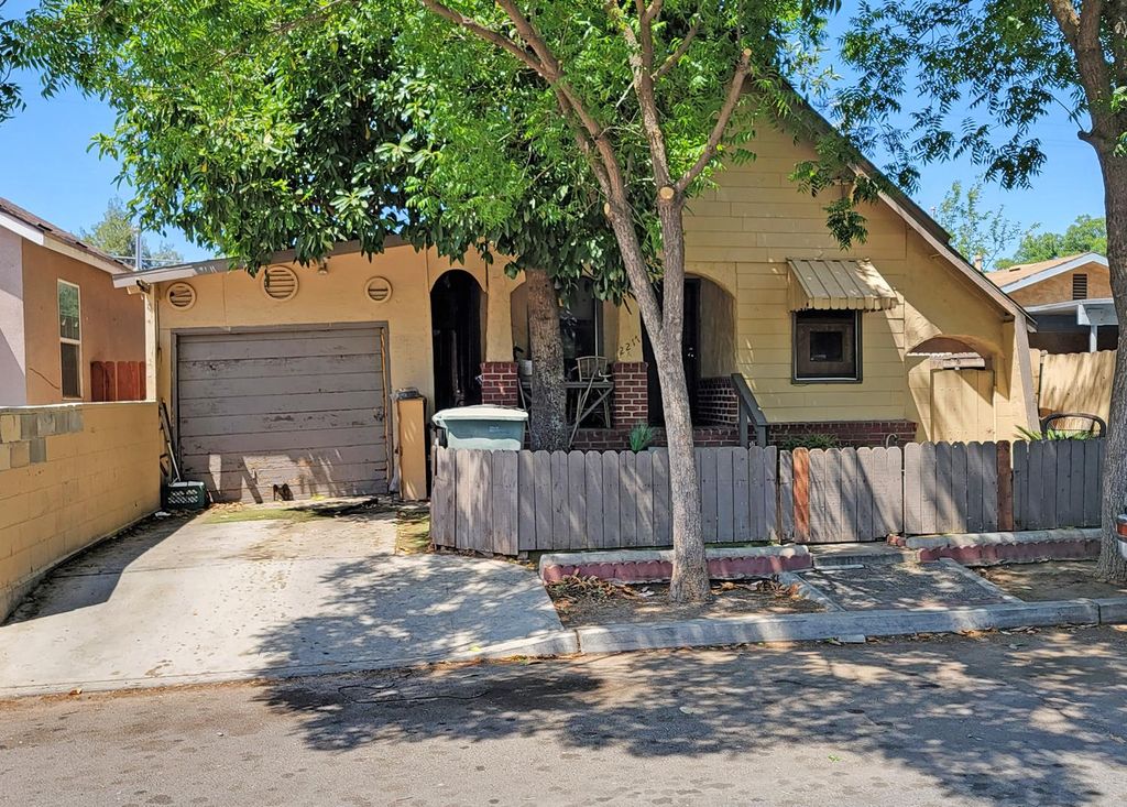 Image 1 of property listing at 2217 E Webster Avenue, Fresno, CA 93701