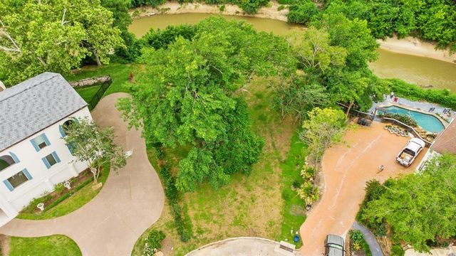 2 Magnolia Bend Drive, Houston, TX 77024