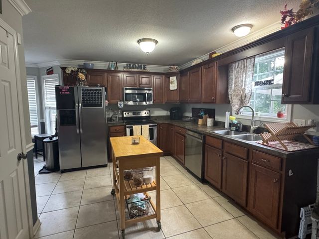 1816 Patricia Dr, Clarksville, TN 37040