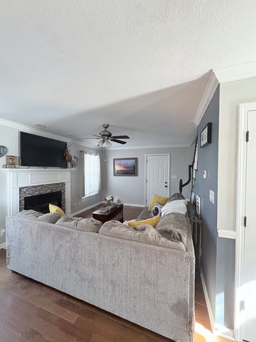 1816 Patricia Dr, Clarksville, TN 37040