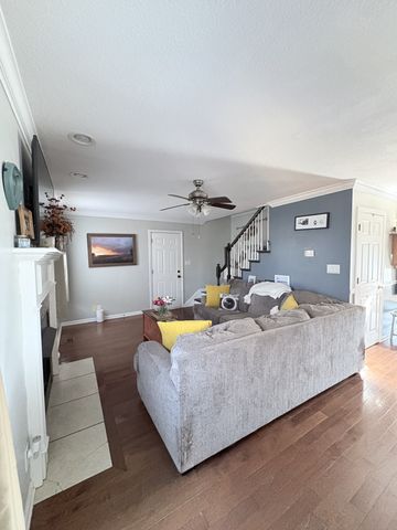 1816 Patricia Dr, Clarksville, TN 37040