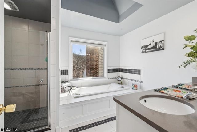 13 Bridge Hollow Rd, Tewksbury Twp., NJ 07830