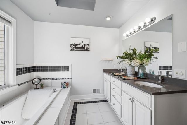 13 Bridge Hollow Rd, Tewksbury Twp., NJ 07830