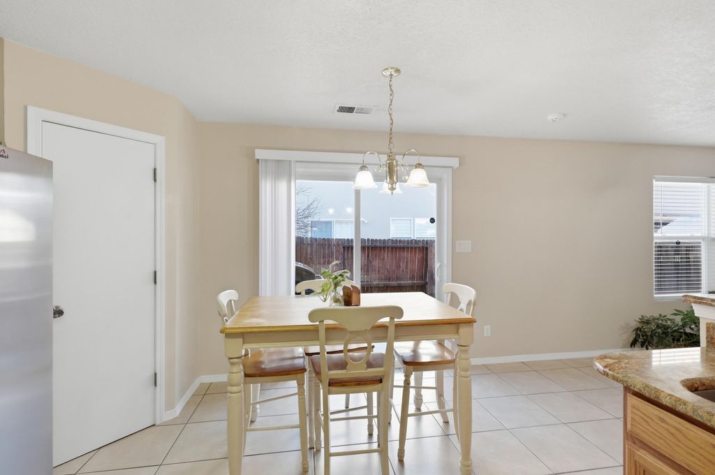 Image 13 of property listing at 1020 Alexandra Street SW, Albuquerque, NM 87121