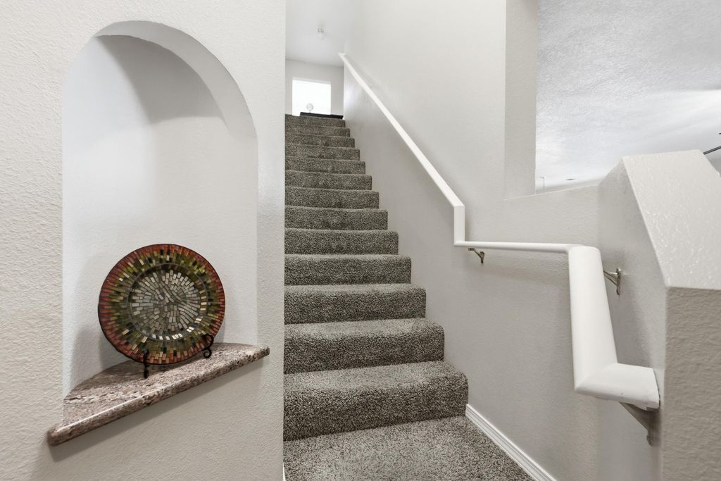 Image 15 of property listing at 1020 Alexandra Street SW, Albuquerque, NM 87121