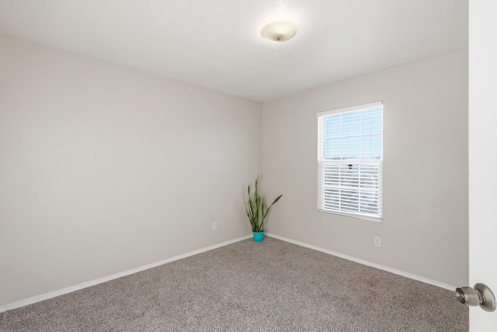 Image 16 of property listing at 1020 Alexandra Street SW, Albuquerque, NM 87121