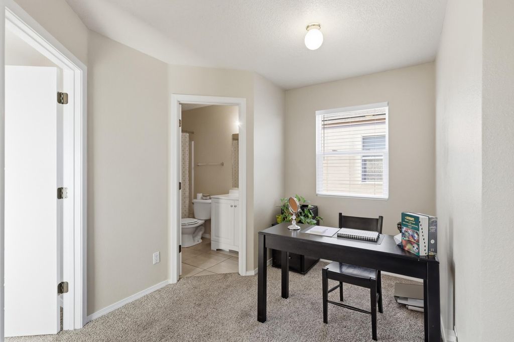 Image 20 of property listing at 1020 Alexandra Street SW, Albuquerque, NM 87121