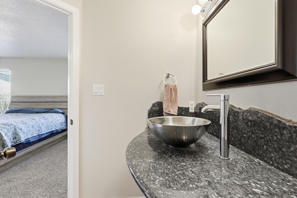 Image 25 of property listing at 1020 Alexandra Street SW, Albuquerque, NM 87121