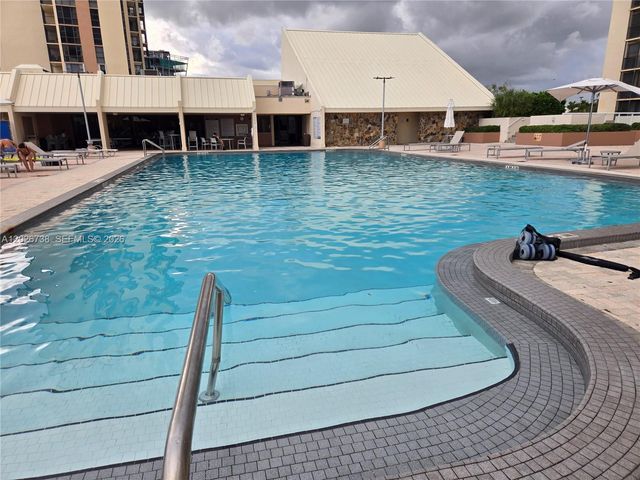 20379 W Country Club Dr 2531, Aventura, FL 33180