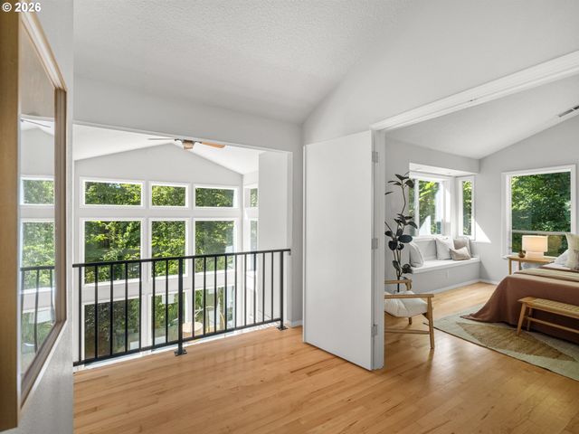 5825 Sw SHERIDAN Ct, Portland, OR 97221