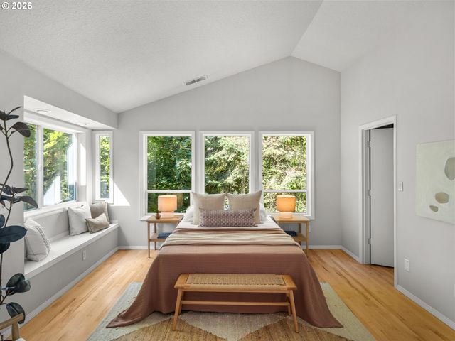 5825 Sw SHERIDAN Ct, Portland, OR 97221