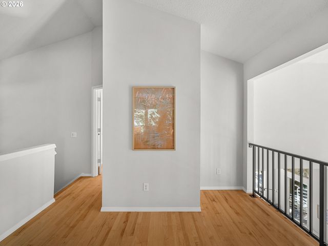 5825 Sw SHERIDAN Ct, Portland, OR 97221