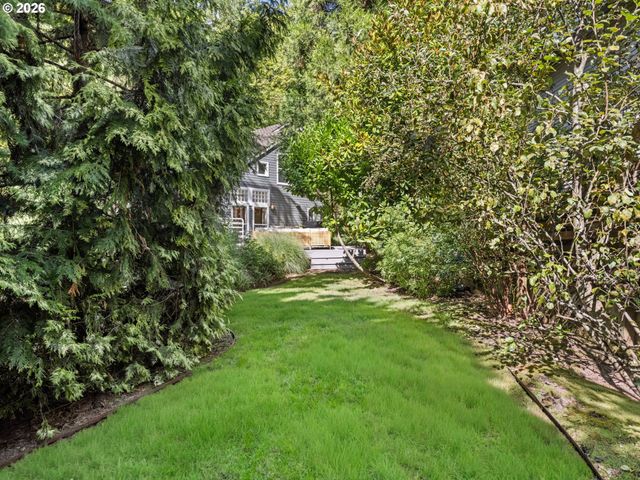 5825 Sw SHERIDAN Ct, Portland, OR 97221