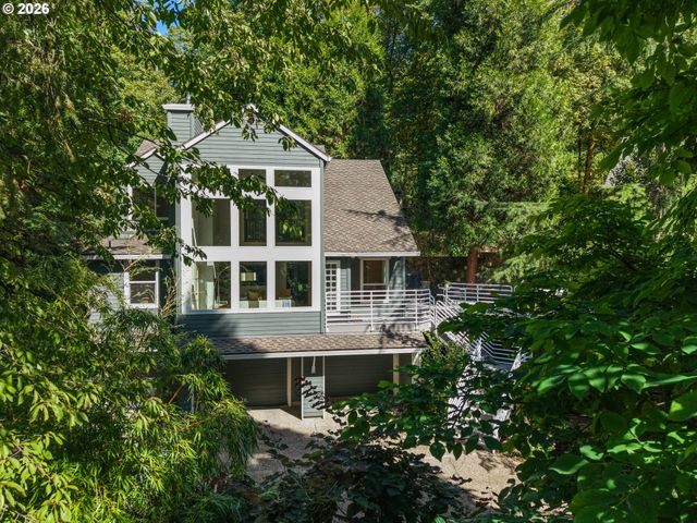 5825 Sw SHERIDAN Ct, Portland, OR 97221