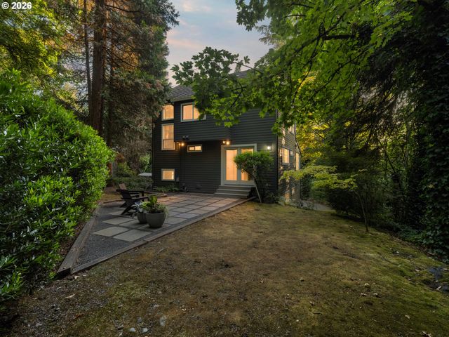 5825 Sw SHERIDAN Ct, Portland, OR 97221