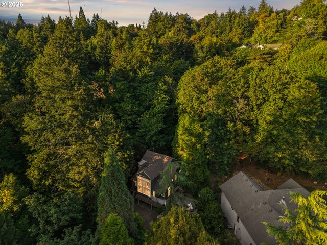 5825 Sw SHERIDAN Ct, Portland, OR 97221
