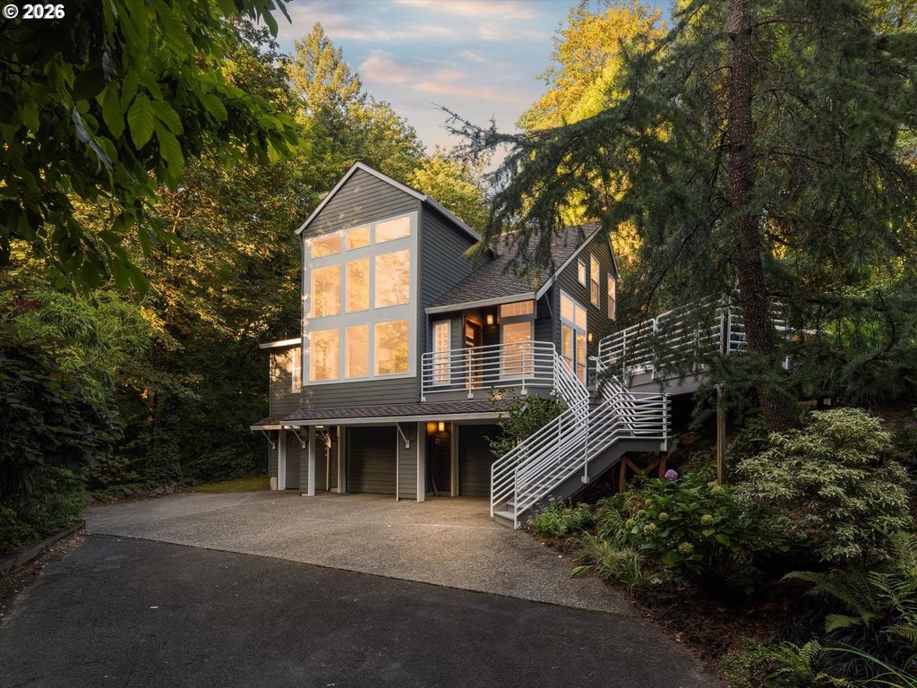 5825 Sw SHERIDAN Ct, Portland, OR 97221