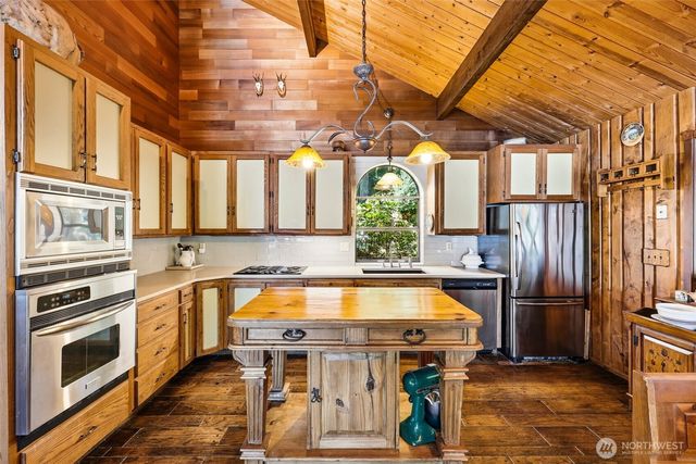 910 E Saint Andrews Drive, Shelton, WA 98584