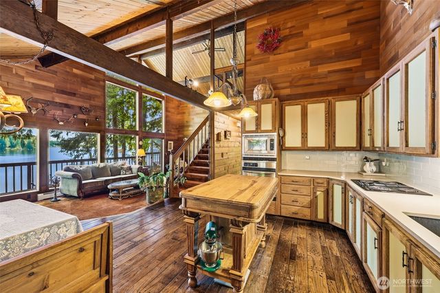 910 E Saint Andrews Drive, Shelton, WA 98584