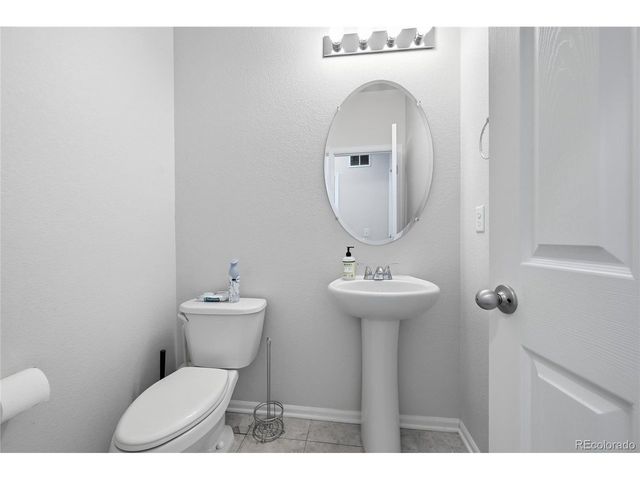 4860 S Picadilly Ct, Aurora, CO 80015