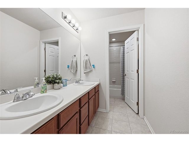 4860 S Picadilly Ct, Aurora, CO 80015