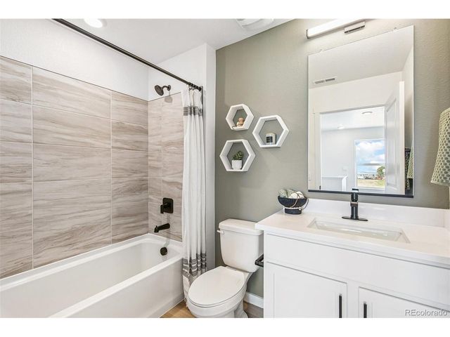 1357 S Chester St B, Denver, CO 80247