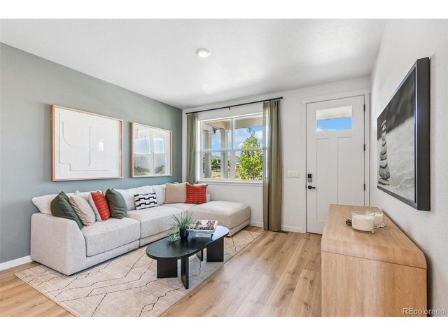 1357 S Chester St B, Denver, CO 80247