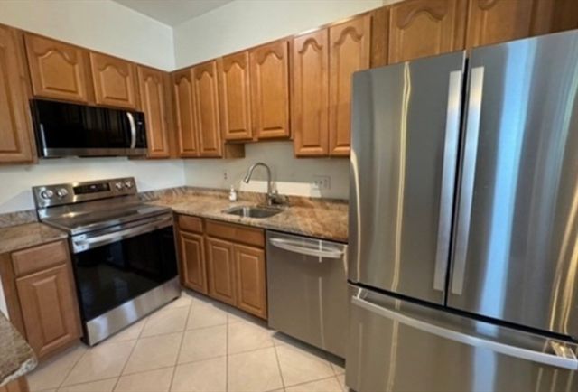 600 Washington St 5, Wellesley, MA 02482