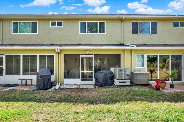 11162 KAPOK GRAND CIRCLE, Madeira Beach, FL 33708