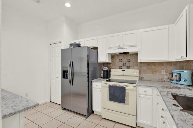 11162 KAPOK GRAND CIRCLE, Madeira Beach, FL 33708