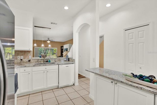 11162 KAPOK GRAND CIRCLE, Madeira Beach, FL 33708