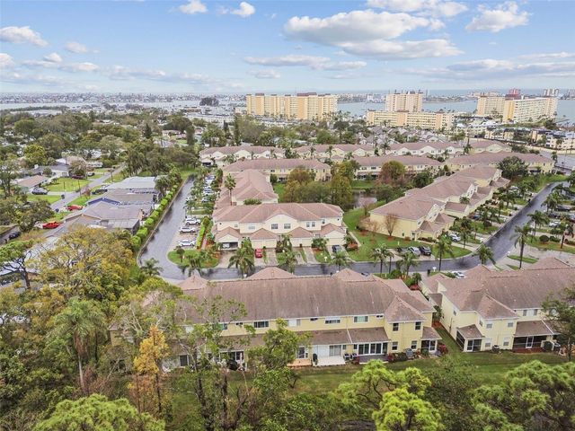 11162 KAPOK GRAND CIRCLE, Madeira Beach, FL 33708