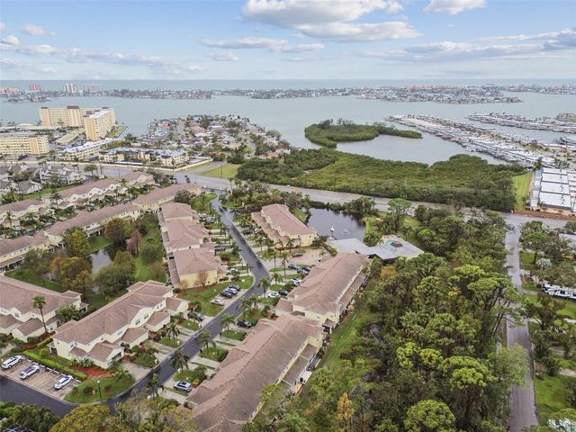 11162 KAPOK GRAND CIRCLE, Madeira Beach, FL 33708