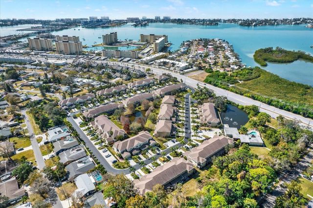 11162 KAPOK GRAND CIRCLE, Madeira Beach, FL 33708