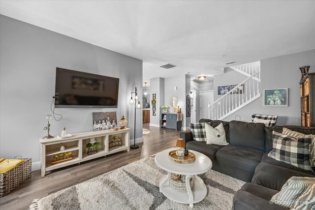76 Johnson Court, North Aurora, IL 60542