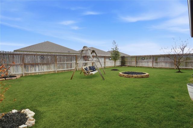 2425 Mulligan Lane, Navasota, TX 77868