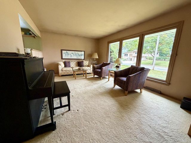 5219 S 7th STREET, Milwaukee, WI 53221