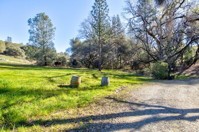 3900 Tawanka Rd, Somerset, CA 95684