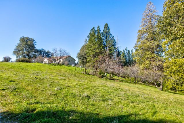 3900 Tawanka Rd, Somerset, CA 95684