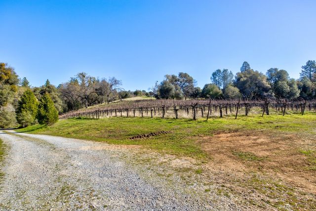 3900 Tawanka Rd, Somerset, CA 95684