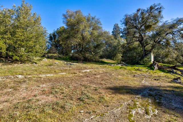 3900 Tawanka Rd, Somerset, CA 95684