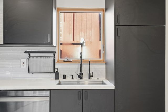 820 46th St., Oakland, CA 94608