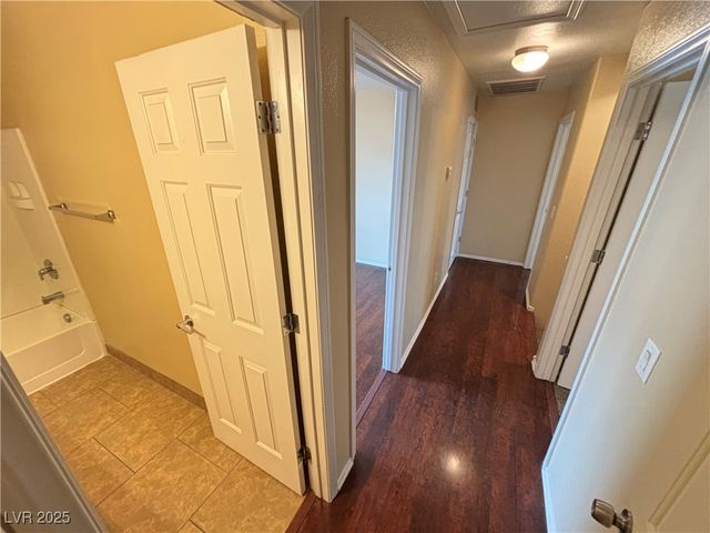 8949 Careful Canvas Avenue, Las Vegas, NV 89149